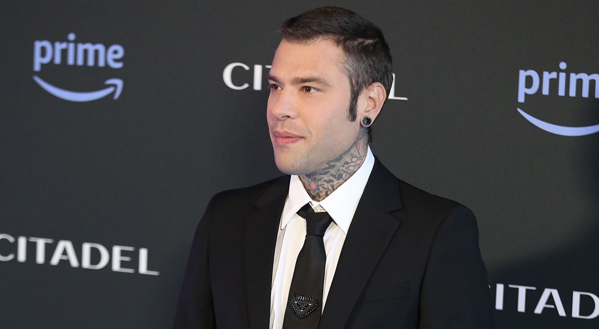 Fedez ancora ricoverato in ospedale: le condizioni del rapper