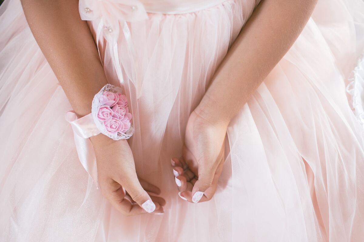 Perché scegliere l'abito da sposa rosa cipria? Il significato e i modelli più belli