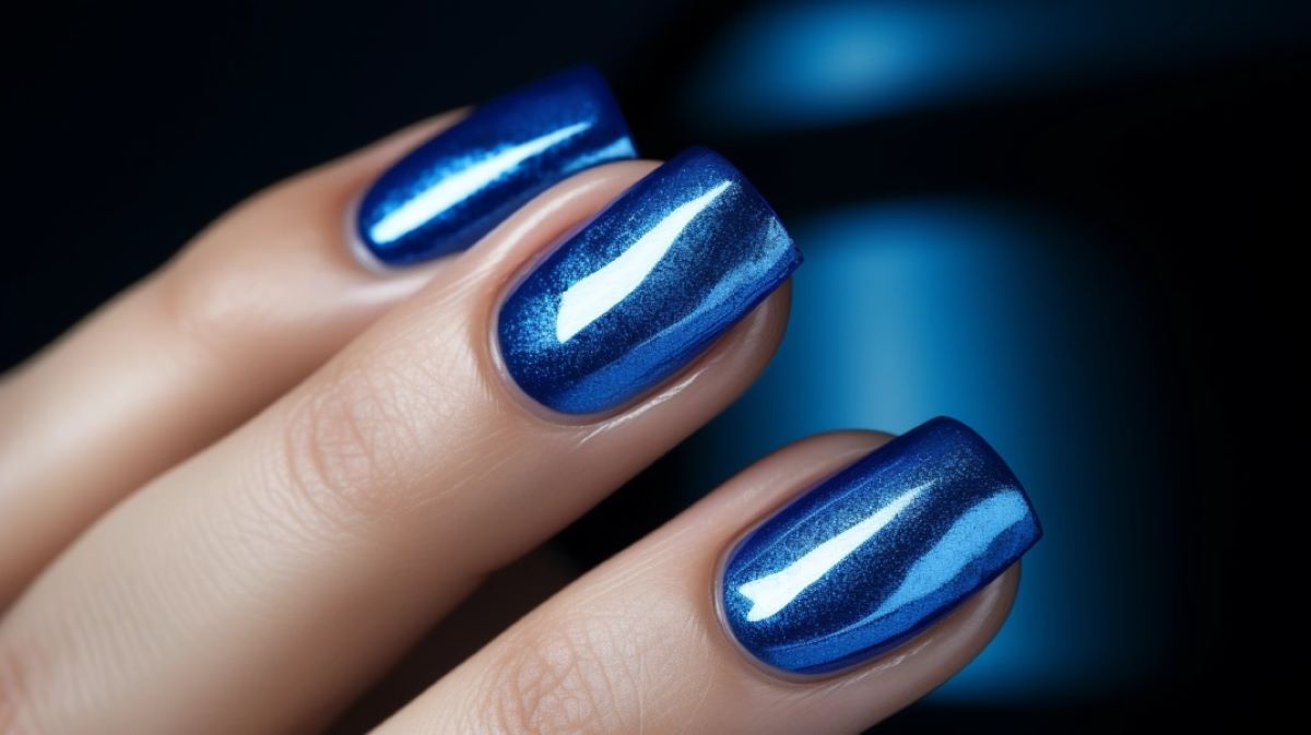 contentcreativestudio realistic photo of blue nails chrome effe 7b335970 24ec 4aa8 9ef0 104e28bf34ee 1