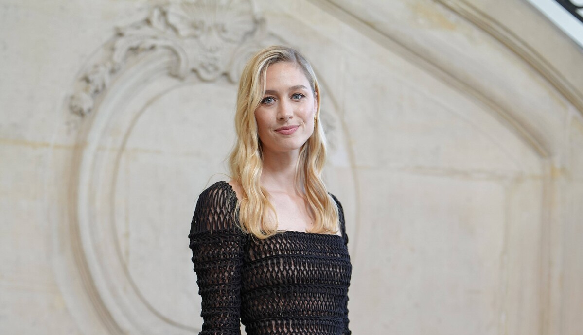 Il completo in velluto rosso indossato da Beatrice Borromeo alla Festa Nazionale di Monaco è cool