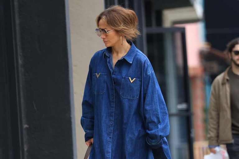 Moda Street Style, come indossare il cappotto bianco di tendenza per l'Autunno 2023? Ce lo insegna Jennifer Lopez