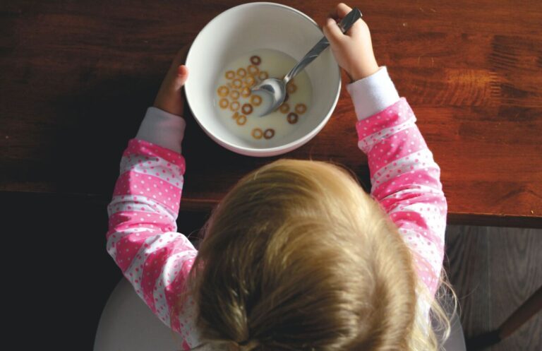 Come comportarsi se il piccolo di casa non sta mangiando come dovrebbe