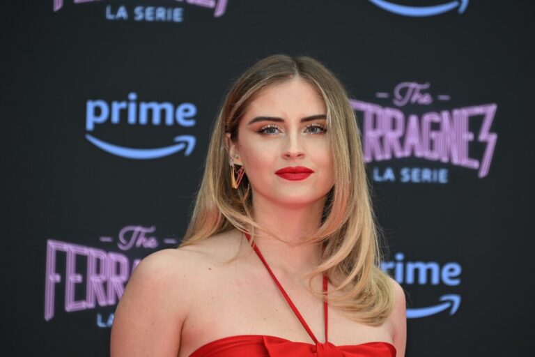 Valentina Ferragni con i capelli castani: il nuovo colore stupisce i fan