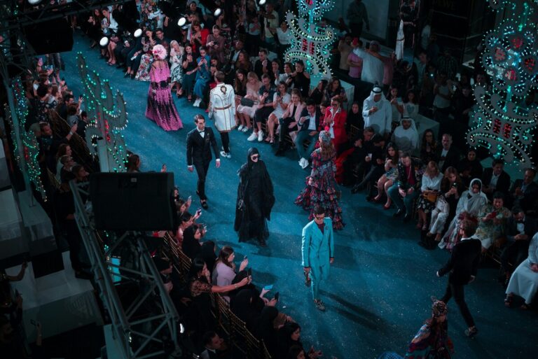 Paris Fashion Week 2024: i look street style (in trend) più belli da copiare