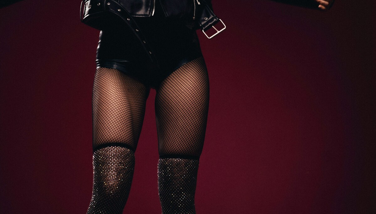 Hot pants con paillettes: ecco 5 idee outfit
