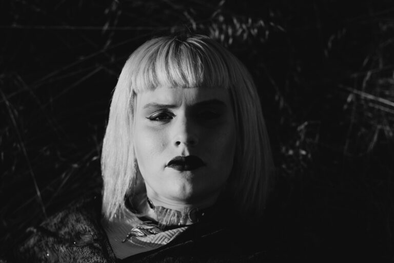 Capelli, a chi sta bene la frangia cortissima?