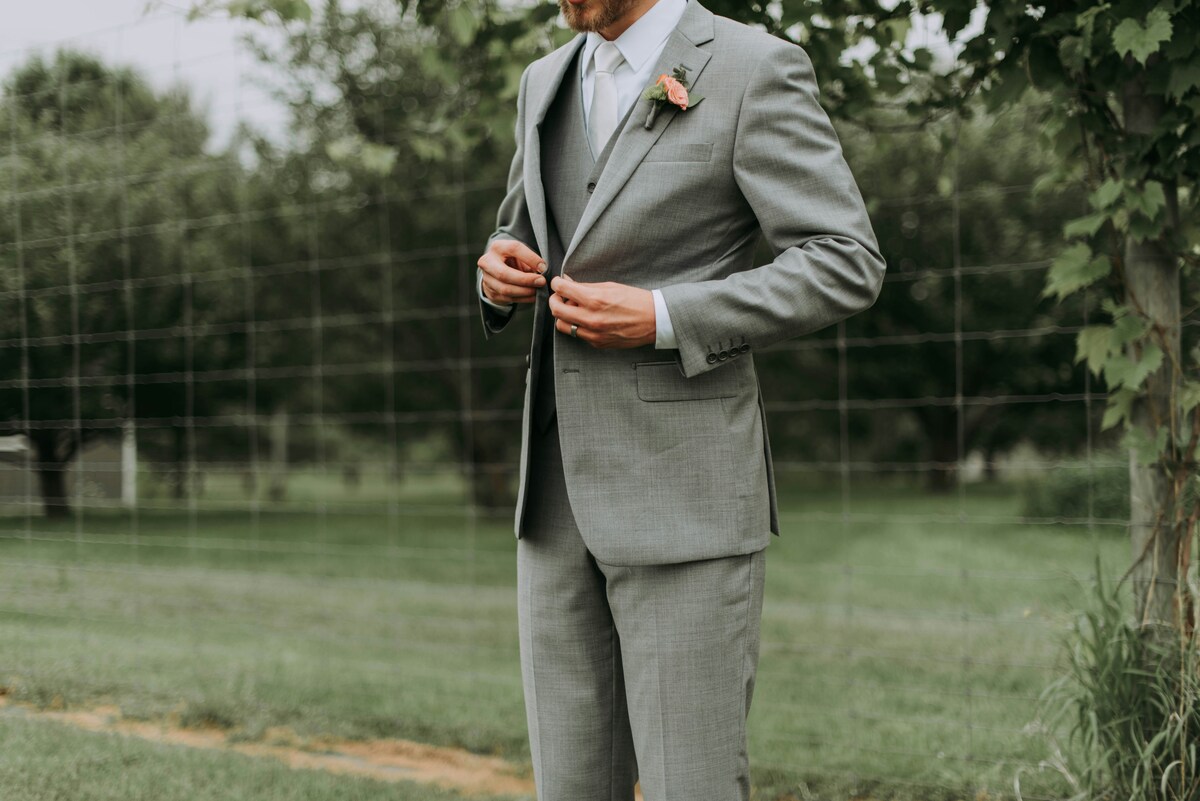 Come vestirsi da testimone di nozze (se sei uomo): il dress code
