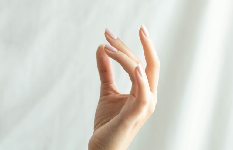Come far ricrescere le unghie in soli 3 giorni: consigli utili