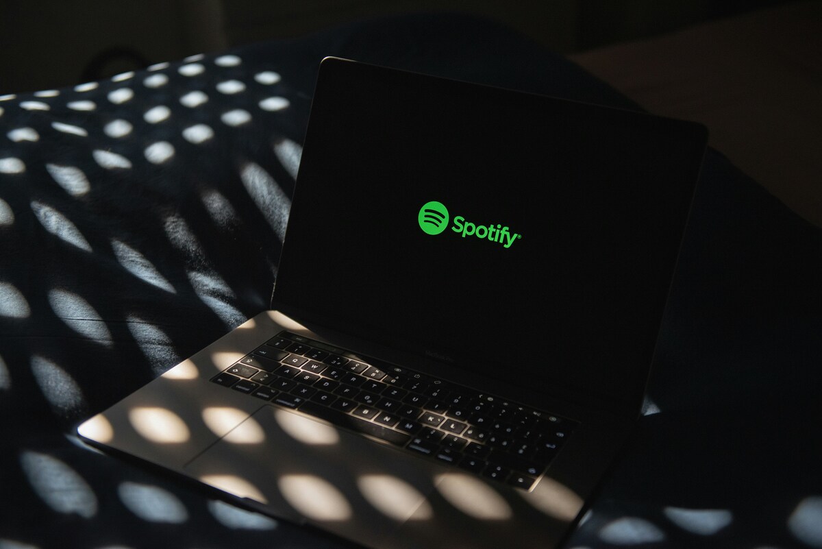 Spotify, testi delle canzoni a pagamento?