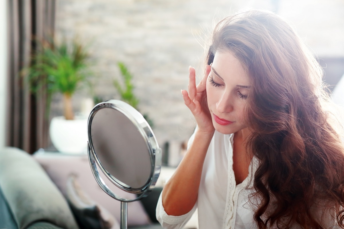 Come detergere correttamente il viso: l’importanza della mousse nella skincare mattutina