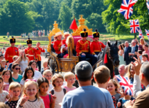 trooping the colour 2025 il dietro le quinte tra carlo e camilla 1749969925