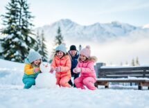 valentino rossi e francesca sofia novello vacanze sulla neve con le loro figlie 1765950423